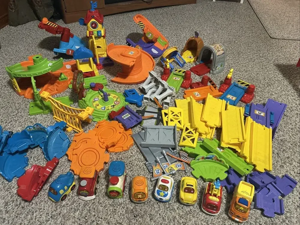 Vtech Go! Go! Smart Wheels Chug & Go Railroad Spiral Tower Garage Vehicle 100 Pc